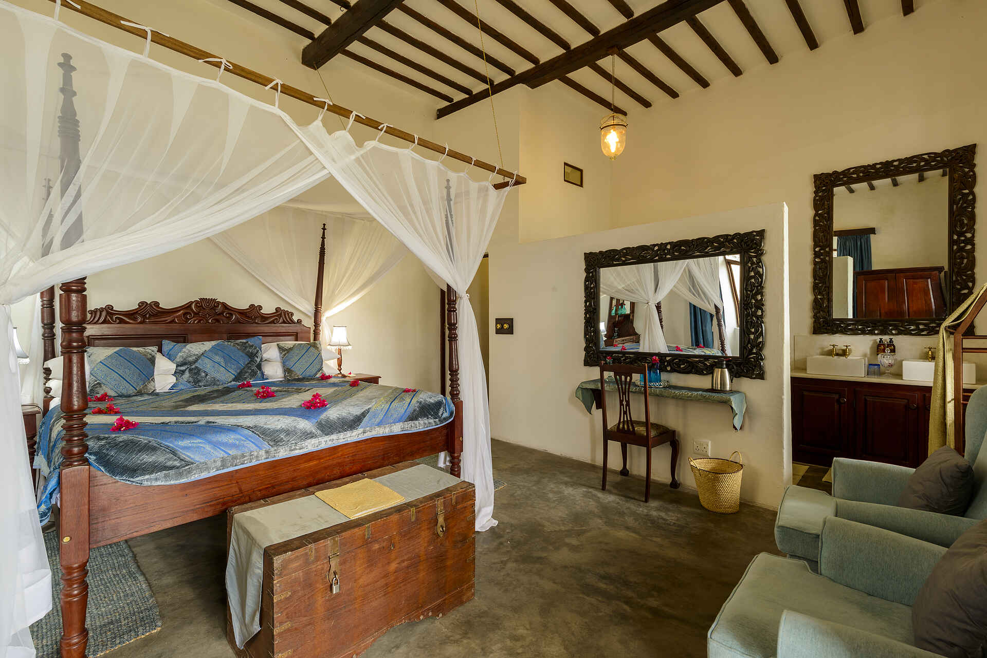 doppelbett, ibo island lodge, ilha do ibo, innenansicht, king-size-bett, mosambik, schlafbereich, zimmer ndorwe, afrikarma, afrikarma safaris, afrikarma safaris - wildnis. hautnah., afrikarma.de