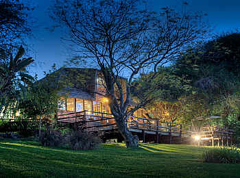 Kubu Lodge: Hauptgebäude und Restaurant Kubu Lodge: Hauptgebäude und Restaurant