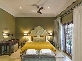 Last Word Madikwe Lodge: Classic Suite Bett