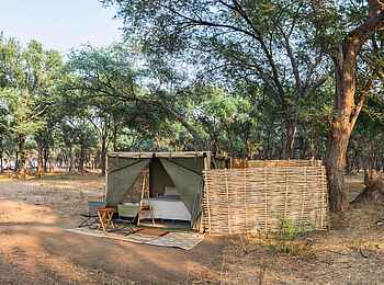 Kutali Flycamp: Gästezelt mit Freiluftbad Kutali Flycamp: Gästezelt mit Freiluftbad