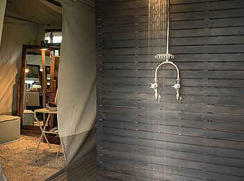 Legendary Mila Tented Camp: Dusche