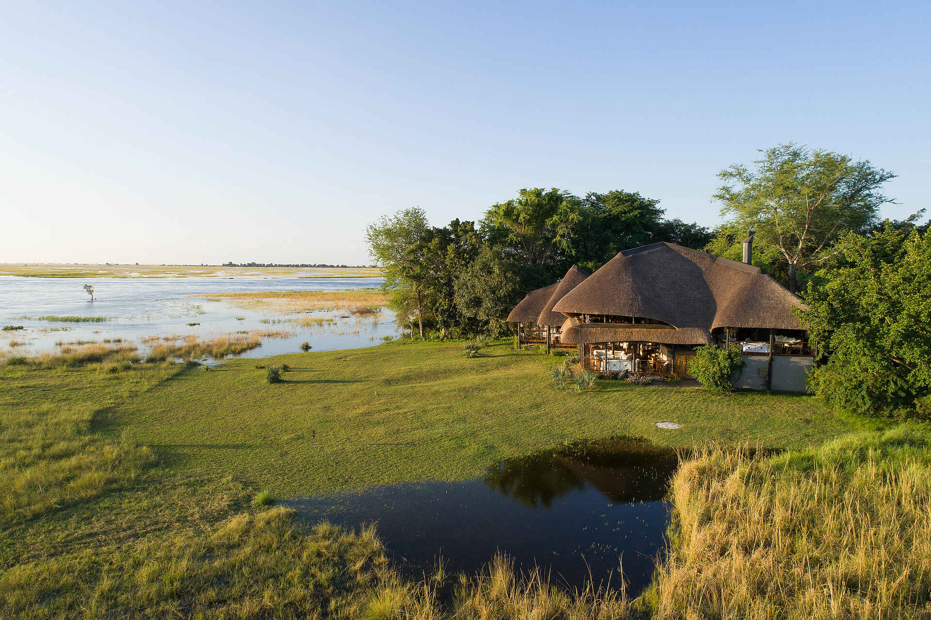 Chobe Savanna Lodge: Lage am Fluss