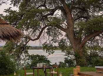 Mpala Jena Camp: Blick vom Pool auf den Sambesi Mpala Jena Camp: Blick vom Pool auf den Sambesi