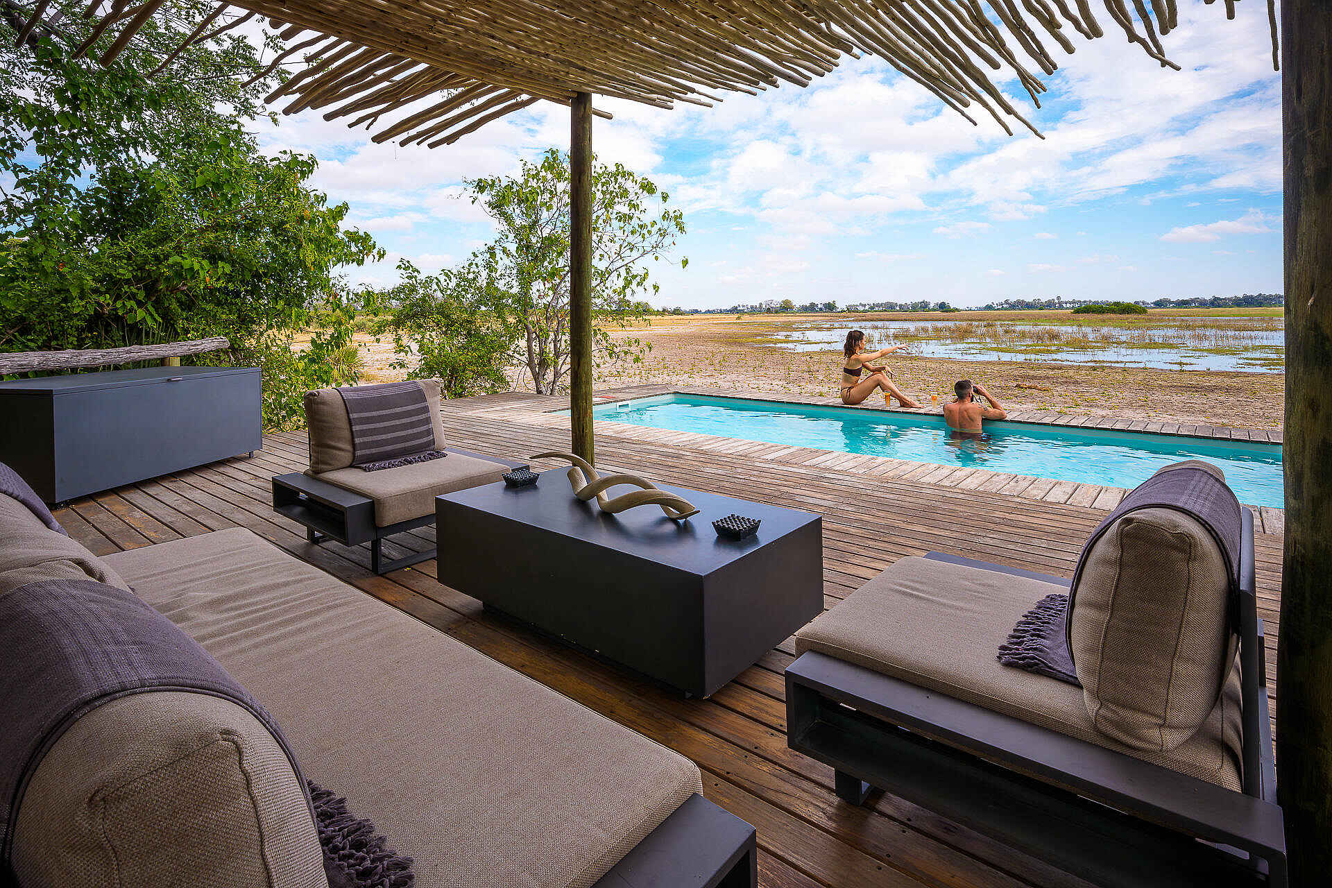 Tubu Tree Camp: Der Pool mit überdaachter Lounge