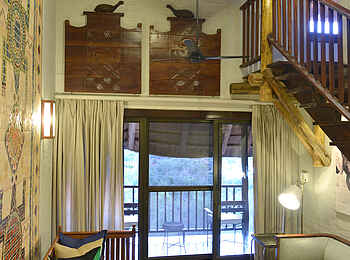 Victoria Falls Safari Lodge: Blick auf den privaten Balkon