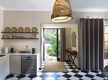 528 Victoria Falls Guesthouse: Der offen gestaltete Bungalow