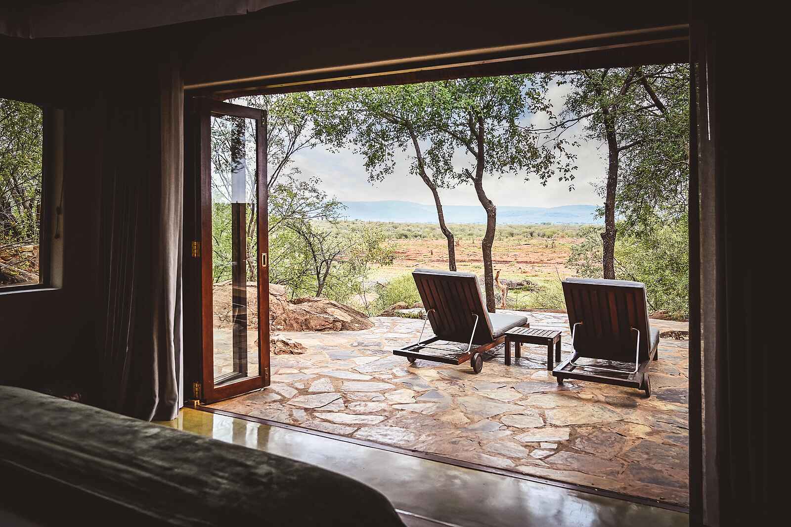 Madikwe Hills Private Game Lodge: Blick aus dem Schlafzimmer ins Gelände Madikwe Hills Private Game Lodge: Blick aus dem Schlafzimmer ins Gelände
