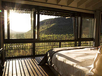 Marataba Mountain Lodge: Die Sonne scheint ins Schlafzimmer Marataba Mountain Lodge: Die Sonne scheint ins Schlafzimmer