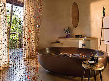 Marataba Safari Lodge: Helles Badezimmer mit Badewanne
