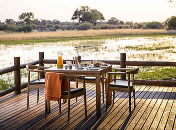 Sanctuary Chief's Camp: Gedeckter Tisch mit Blick über die Lagune
