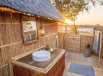 Time + Tide Luwi: Außenbad des Gästechalets