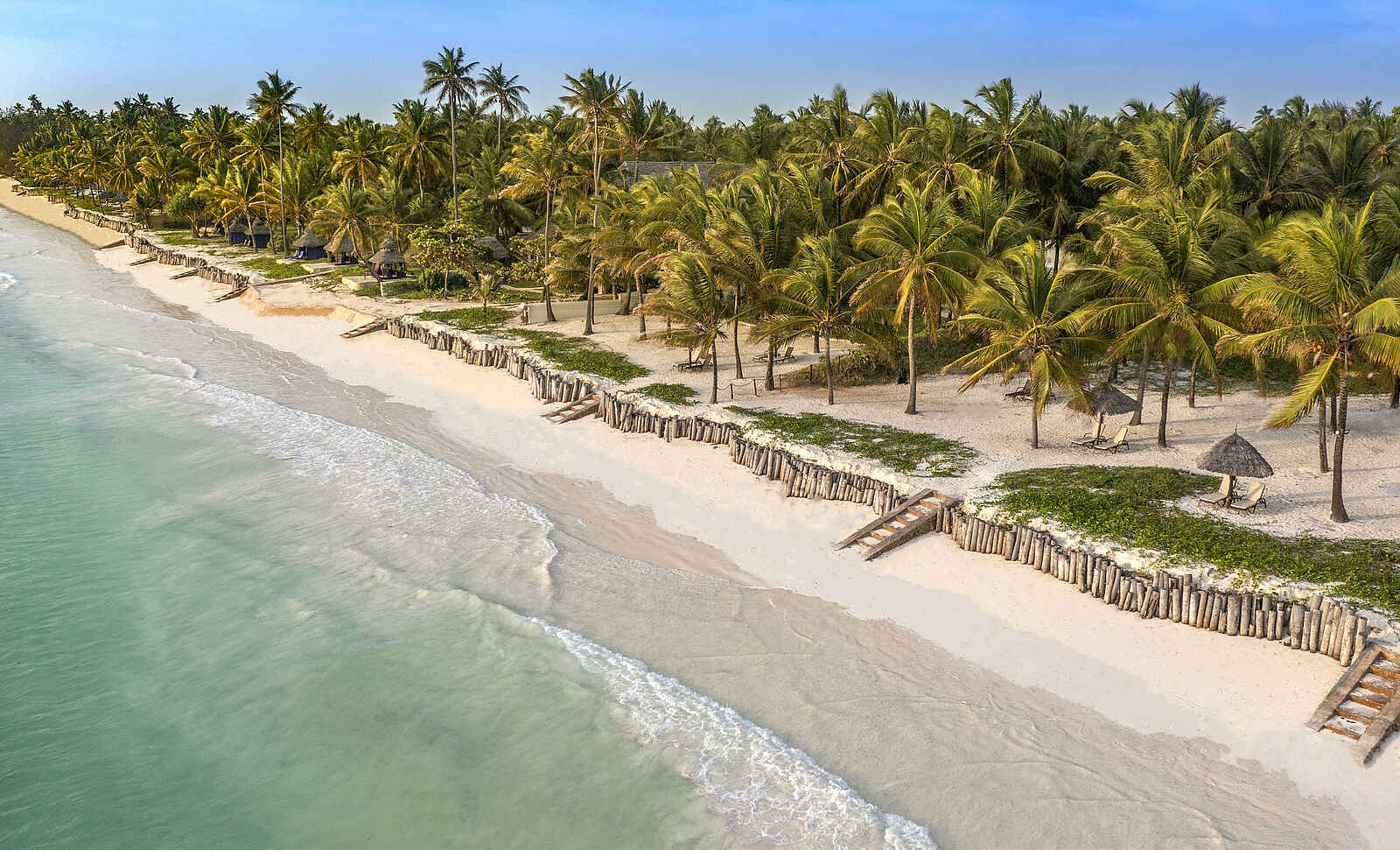 Baraza Resort & Spa Zanzibar: Weißer Sandstrand Baraza Resort & Spa Zanzibar: Weißer Sandstrand