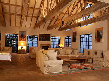 Clouds Mountain Gorilla Lodge: Lounge im Hauptgebäude