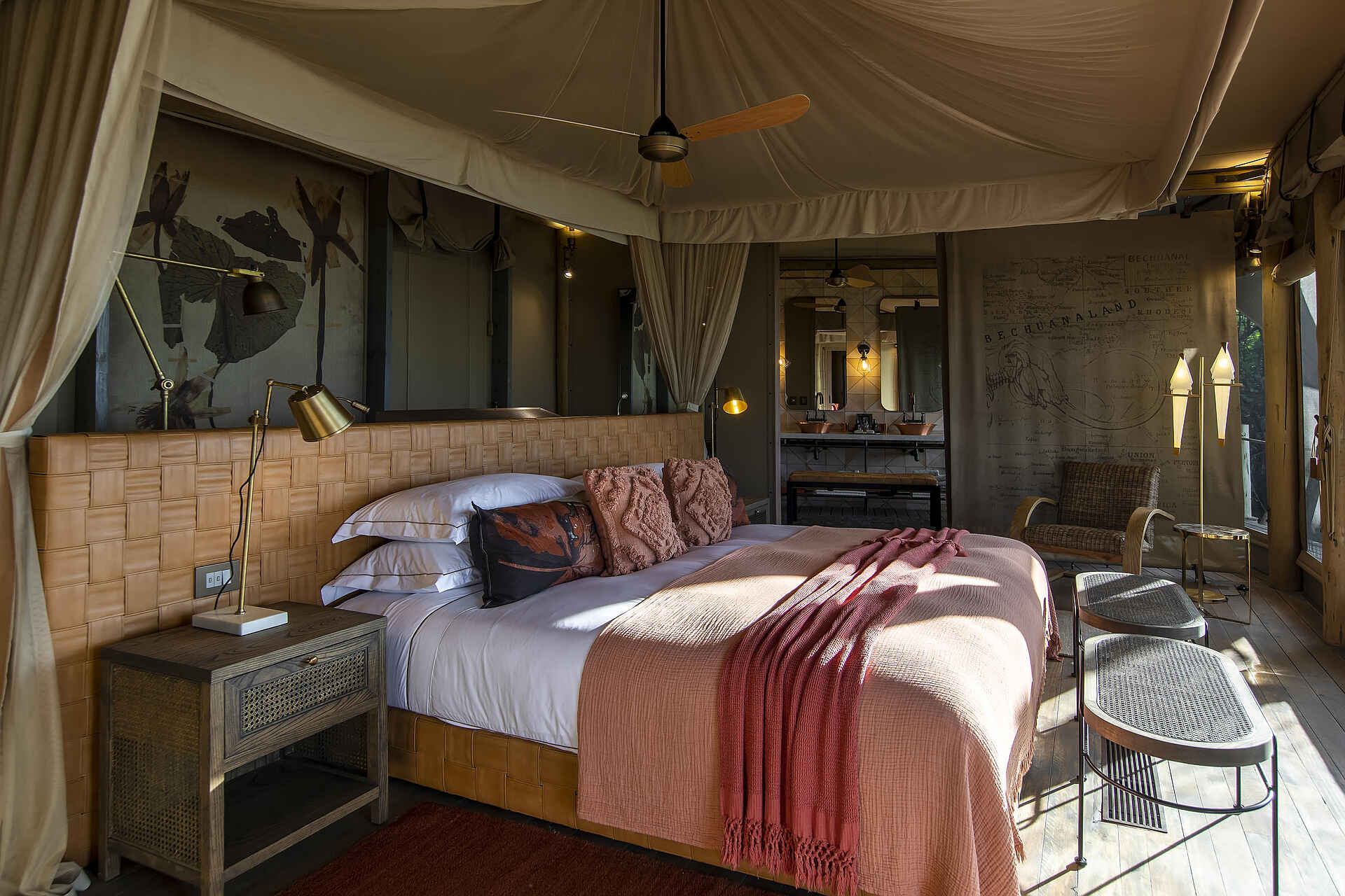 Duma Tau Camp: Standard Tent Bett