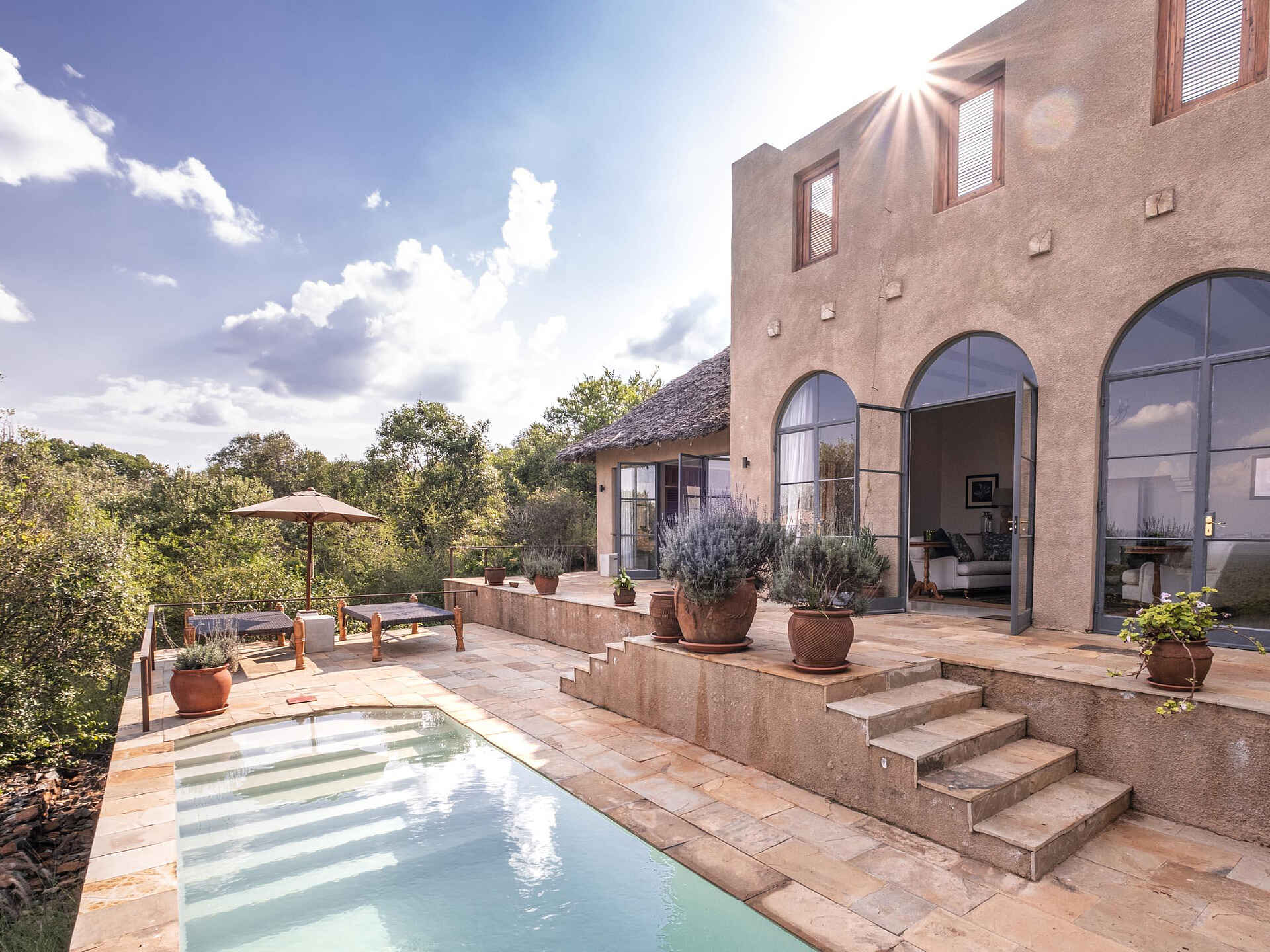 Terrasse mit Pool im Governors' Mugie