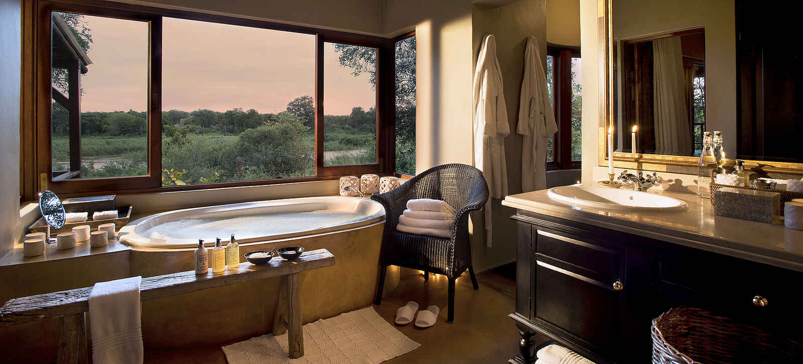Lion Sands Tinga Lodge: En-Suite Badezimmer Lion Sands Tinga Lodge: En-Suite Badezimmer