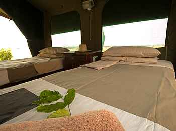 Chilo Mahove Tented Camp: Gemachte Betten Chilo Mahove Tented Camp: Gemachte Betten
