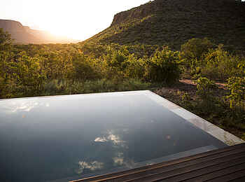 Marataba Mountain Lodge: Wolken spiegeln sich im Infinity Pool Marataba Mountain Lodge: Wolken spiegeln sich im Infinity Pool