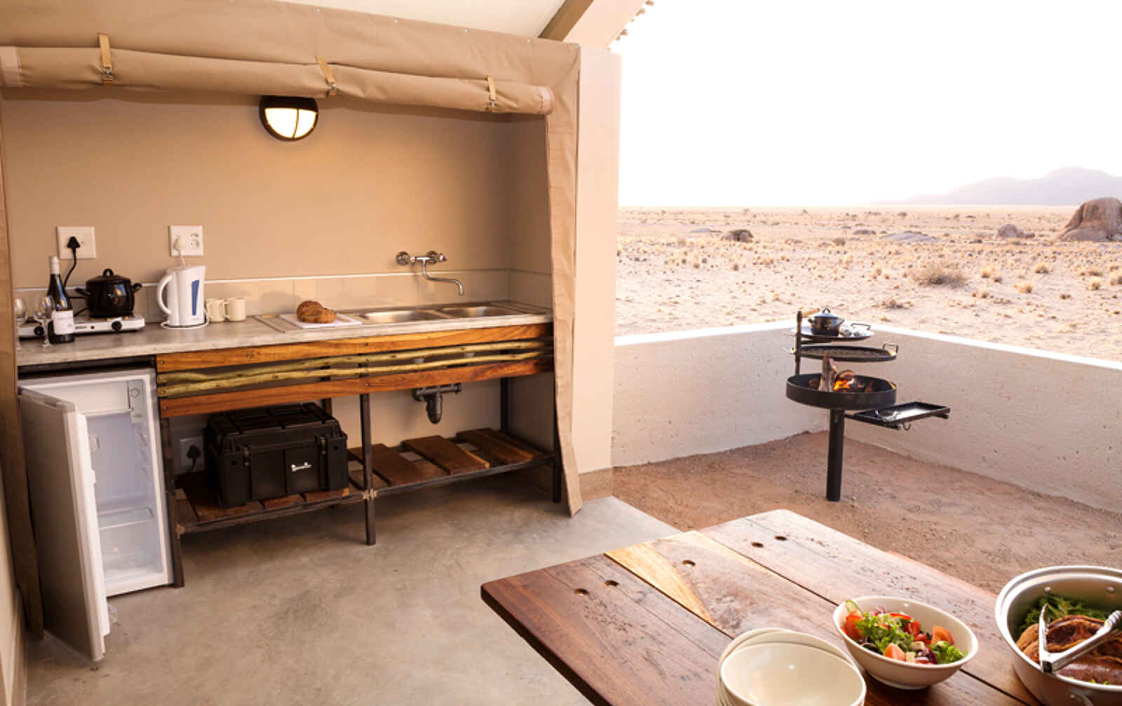 Desert Quiver Camp: Patio eines Chalets Desert Quiver Camp: Patio eines Chalets