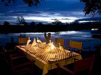 Luangwa Safari House: Abendessen Luangwa Safari House: Abendessen