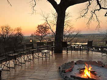 Muchenje Safari Lodge: Feuerdeck