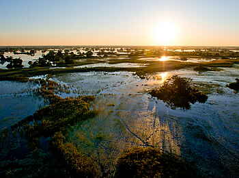 Pelo Camp: Sonnenuntergang über der Wasserwelt Pelo Camp: Sonnenuntergang über der Wasserwelt