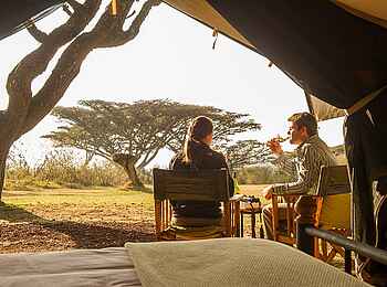 Sanctuary Serengeti Migration Camp: Vor dem Gästezelt Sanctuary Serengeti Migration Camp: Vor dem Gästezelt