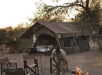 Savute under Canvas: Vorbereitung der Feuerstelle