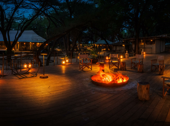 Soroi Larsens Camp: Das Camp am Abend Soroi Larsens Camp: Das Camp am Abend