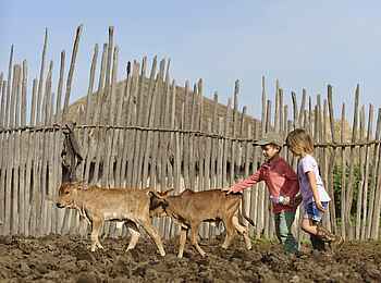 The Highlands Camp: Kinder zu Besuch in einem Massai-Dorf