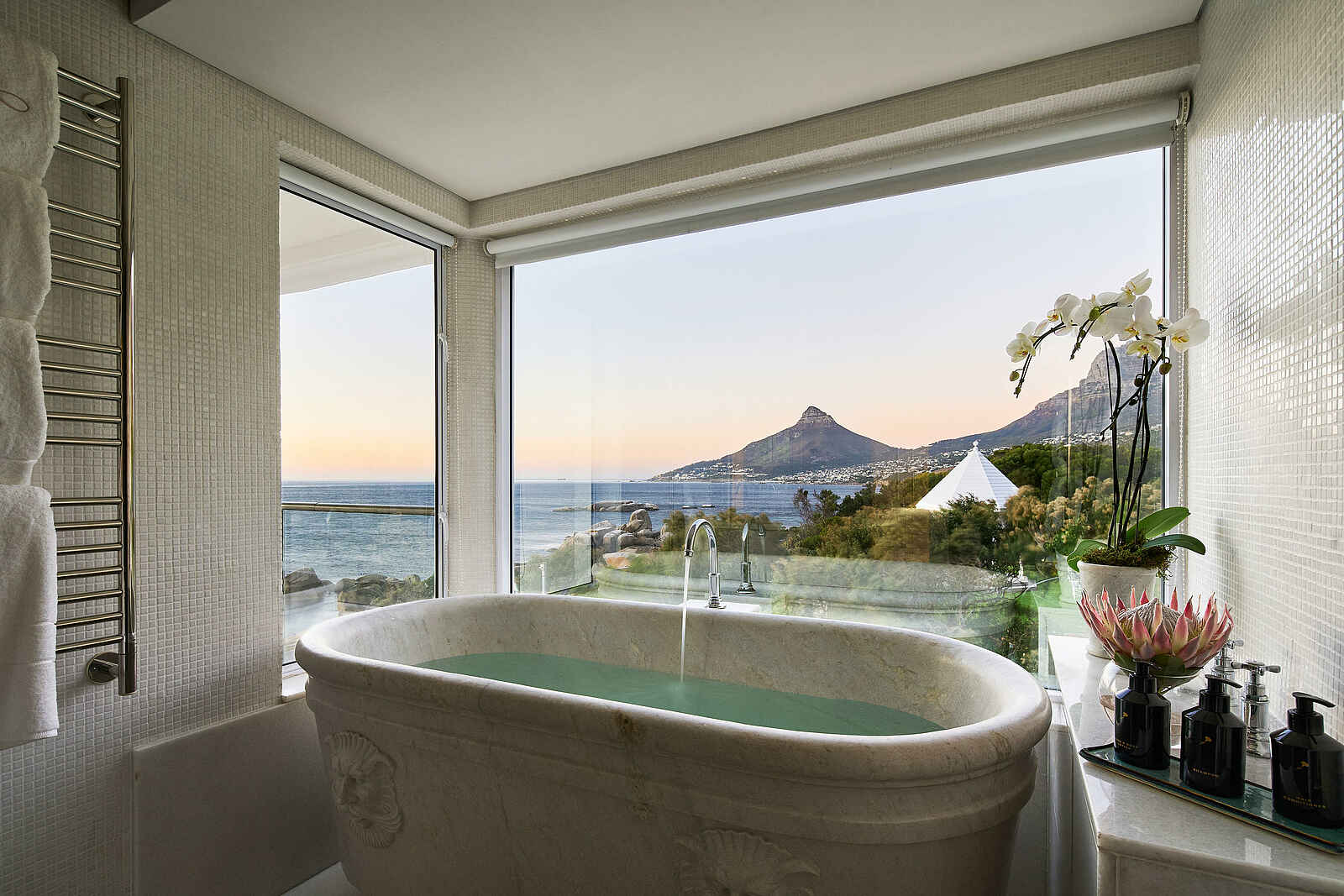 The Twelve Apostles Hotel: Presidential Suite Bad The Twelve Apostles Hotel: Presidential Suite Bad