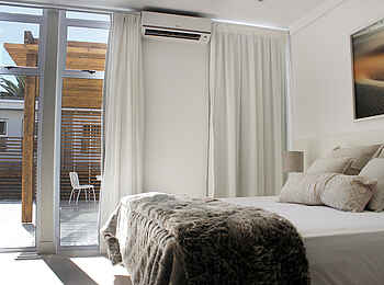 Swakopmund Luxury Suites: Standard Room mit Patio