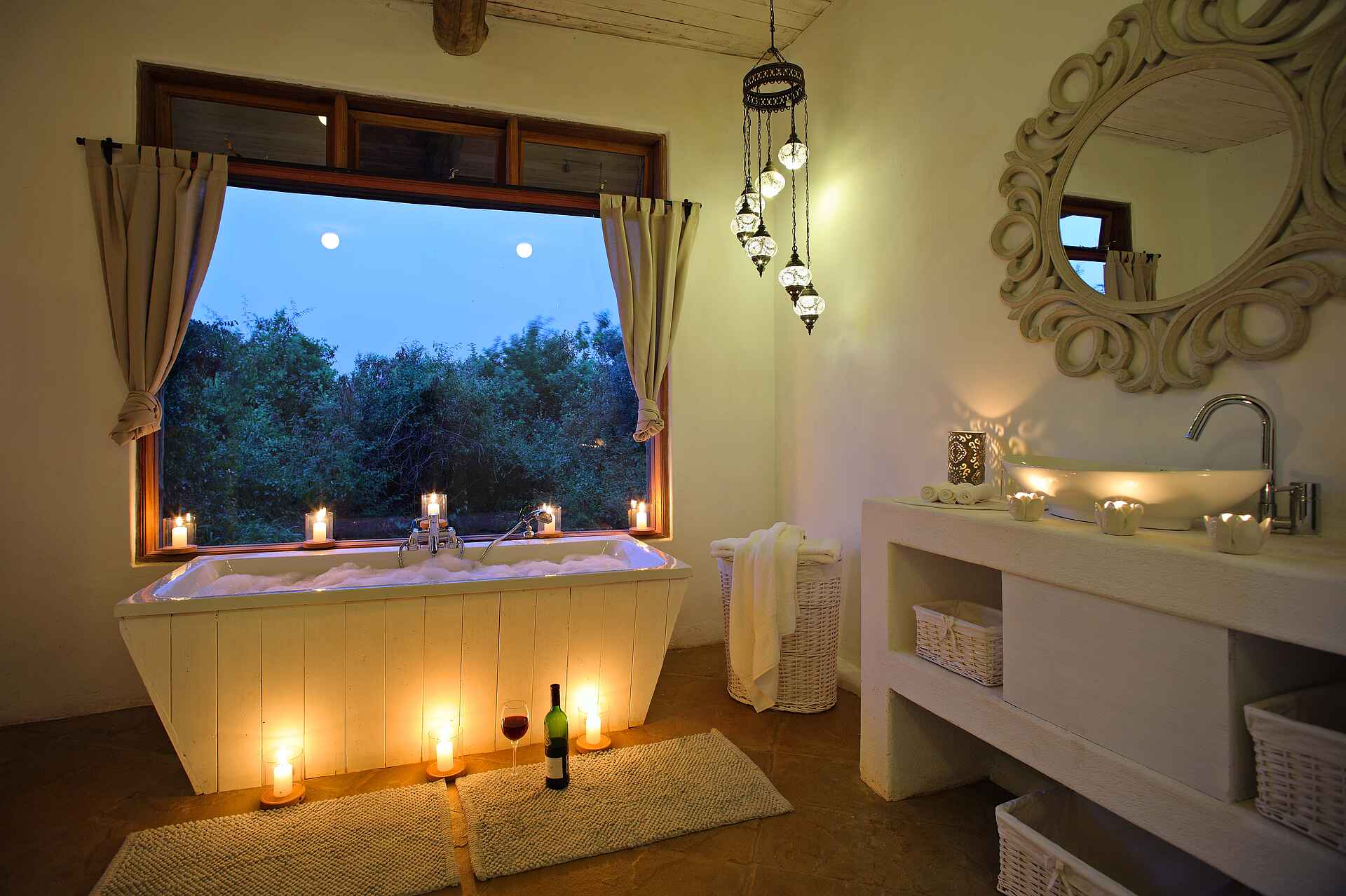 1920, Altmodisch, Cheli & Peacock, Cheli and Peacock, Cheli und Peacock, Cottar, Cottar Family, Cottar's, Cottar's Conservation, Cottar's Safari, Cottar's Safari Service, Eastern Africa, Exklusiv, Fauna, Glen Cottar, Golden Era, Institution, Kenia, Kenya, Kolonialzeit, Loliondo, Luxus, Maasai Mara, Masai Mara, Massai Mara, Menya, Olderikesi Group Ranch, Ostafrika, Private House, Privathaus, Privatsphäre, Reise, Reiseveranstalter, Safari, Serengeti, Tiere, Tradition, tradtional, Urlaub, Bad, Badezimmer, Gästegebäude, Guest Building, Private Homestead, Cottars