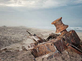 Hoanib Skeleton Coast Camp: Trümmer in der Wüste Hoanib Skeleton Coast Camp: Trümmer in der Wüste