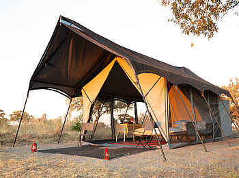 Kweene River Camp: Zelt bei Sonnenuntergang