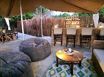 Luambe Horizons Camp: Die Bar im Zentralbereich