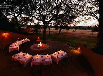 Mohlabetsi Safari Lodge: Dinner in der Boma Mohlabetsi Safari Lodge: Dinner in der Boma