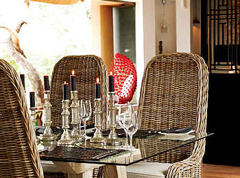 Molori Safari Lodge: Essbereich in der Metsi Presidential Suite