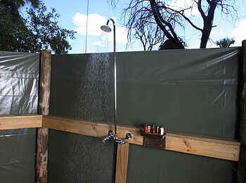 Nata Lodge: Außendusche Nata Lodge: Außendusche