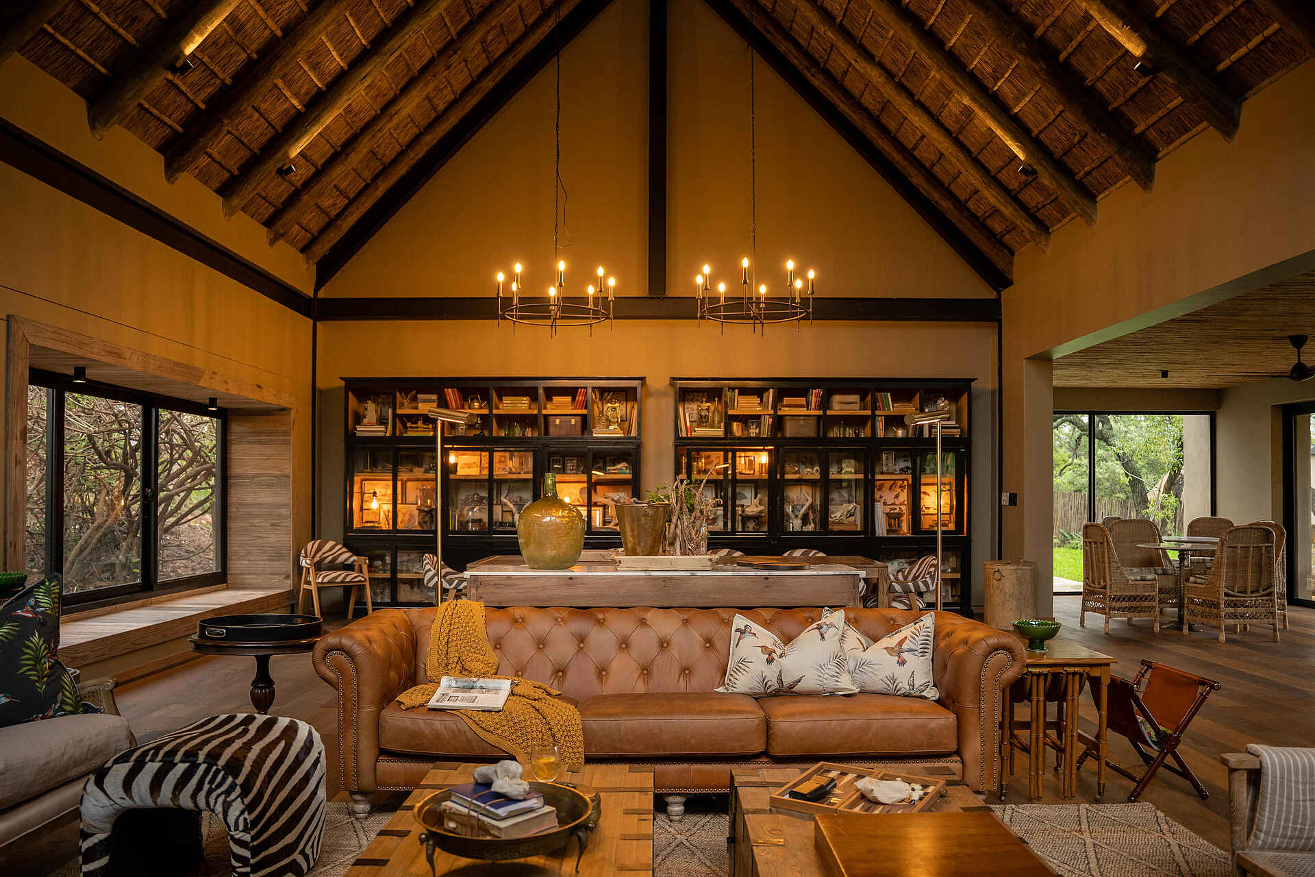 Thornybush Game Lodge: Zentralbereich mit Bibliothek