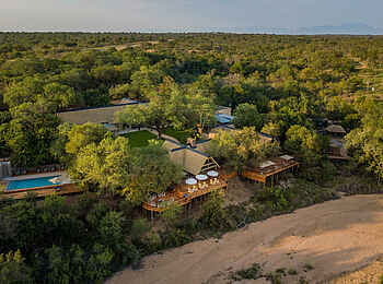 Thornybush Game Lodge: Blick auf den Zentralbereich Thornybush Game Lodge: Blick auf den Zentralbereich