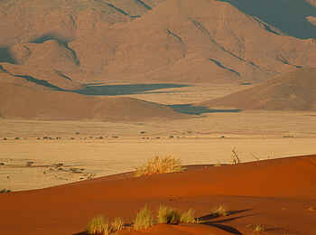 Wolwedans Boulders Camp: Dünen vor den Nubibbergen