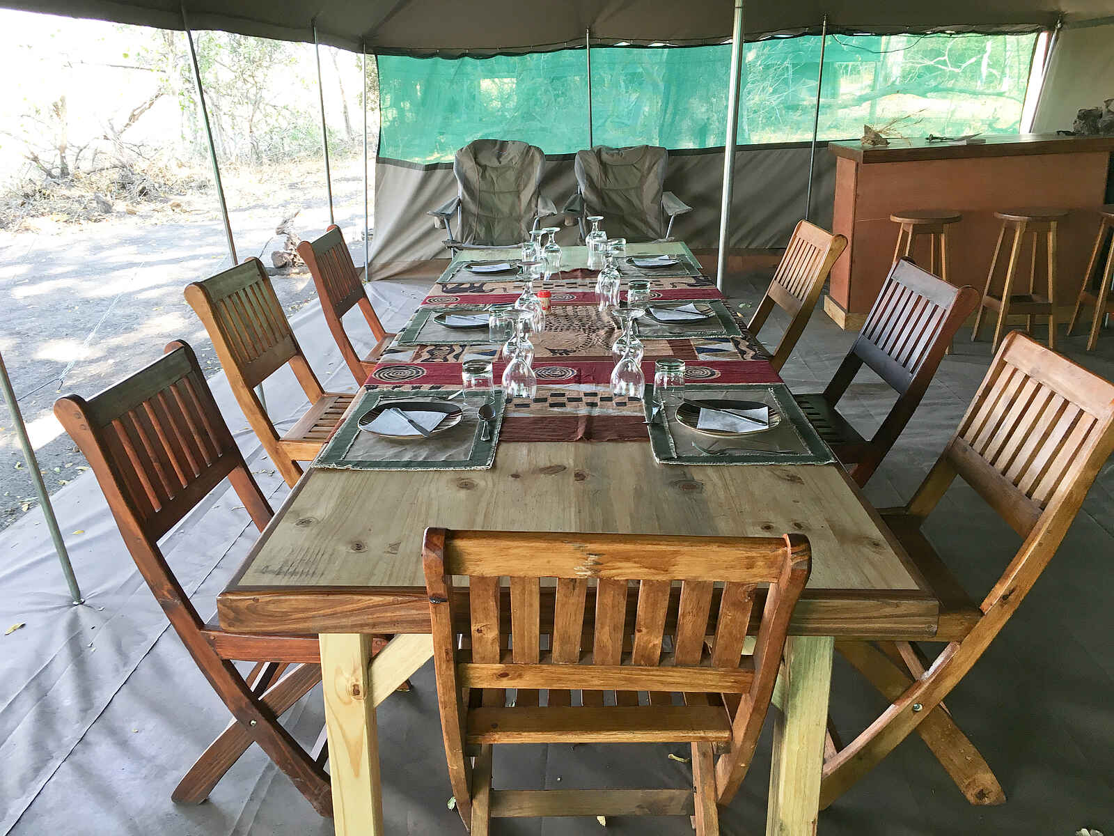 Bushman Plains Camp: Esstisch Bushman Plains Camp: Esstisch