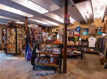 Inyati Game Lodge: Curio Shop