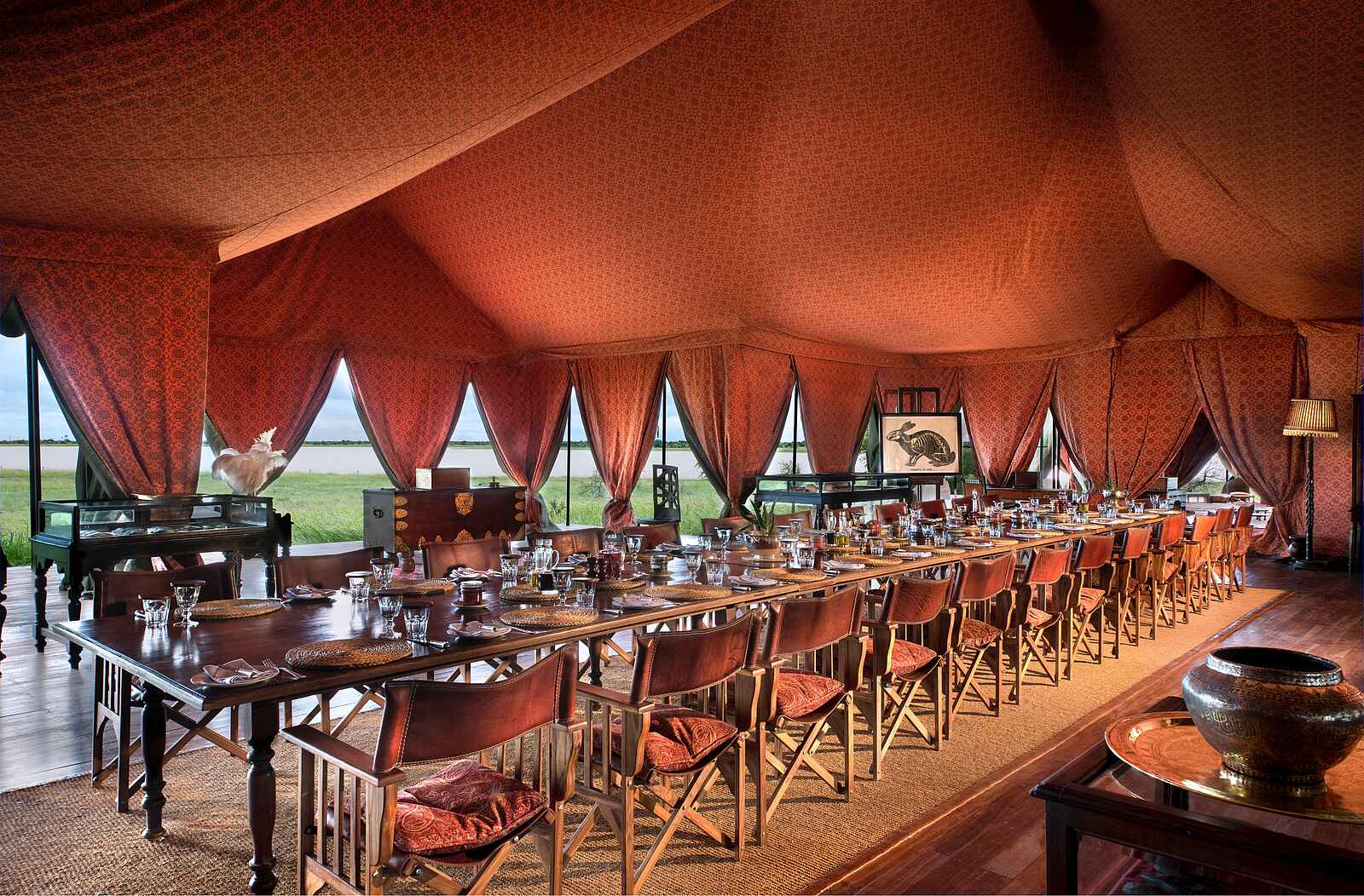 Jack's Camp: Speisesaal mit großer Tafel Jack's Camp: Speisesaal mit großer Tafel