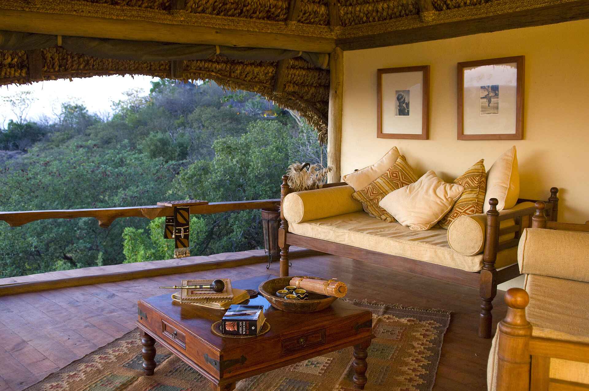 Afrika, Afrikareise, Afrikarma, Afrikarma.de, Auszeichnung, Breitmaulnashorn, Buchen, Cheli & Peacock, Cheli and Peacock, Cheli und Peacock, East Africa, Eastcentral Kenya, Elsa's Kopje, Elsa's Koppie, Game Lodge, Information, Kenia, Kenya, Liz Cheli, Luxus, Meru, Meru Game Reserve, Meru National Park, Meru Nationalpark, Nashorn, Ostzentralkenia, Reise, reisen, Reiseveranstalter, Rhino Sanctuary, Safari, Sopitzmaulnashorn, Stefano Cheli, Urlaub, www.afrikarma.de, Flitterwochen, Gäste, Gästegebäude, Hochzeit, Honeymoon Suite, Suite, Wohnzimmer