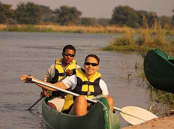 Kiambi Camp: Kanufahrt mit Guide Kiambi Camp: Kanufahrt mit Guide