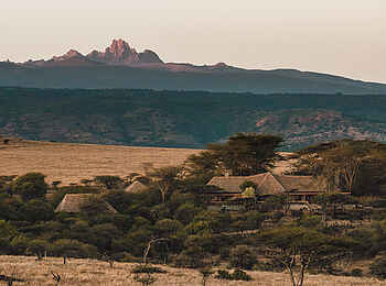 Lewa Safari Camp: Sonnenaufgang über dem Camp und Mt. Kenya