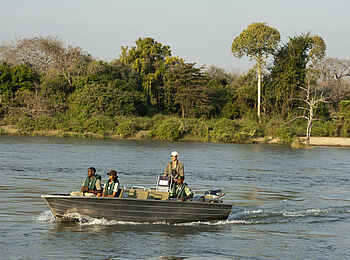 Mkulumadzi Lodge: Motorbootexkursion auf dem Shire