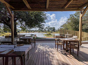 Simbavati Waterside Lodge: Die Restaurant Terrasse Simbavati Waterside Lodge: Die Restaurant Terrasse